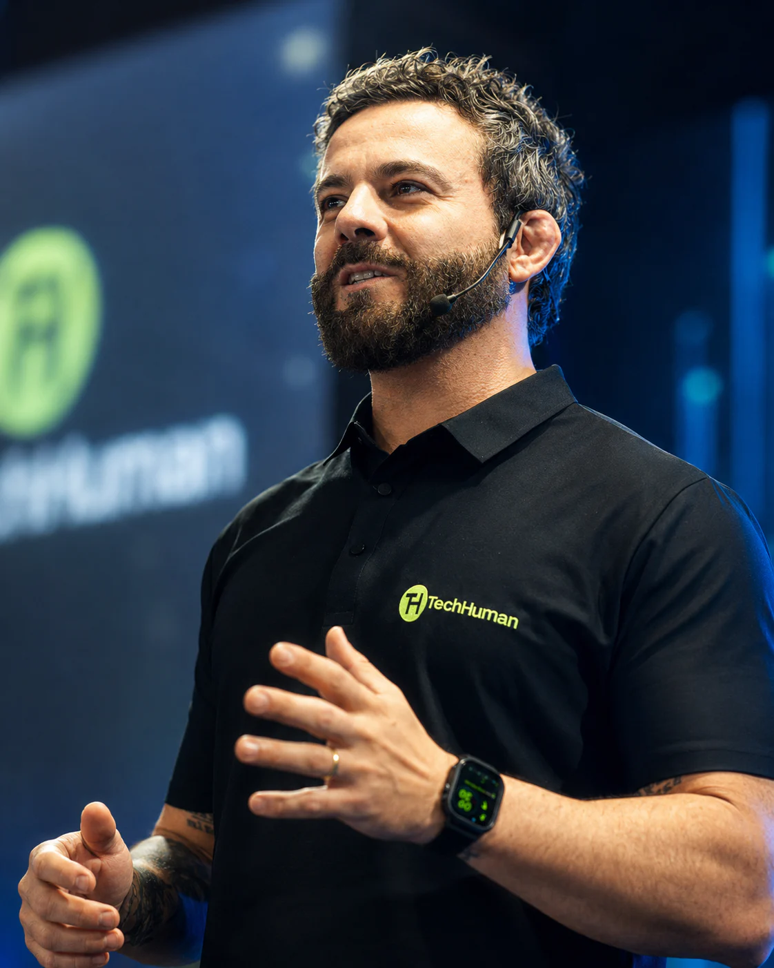 Fernando Parreiras durante uma palestra sobre tecnologia e negócios.